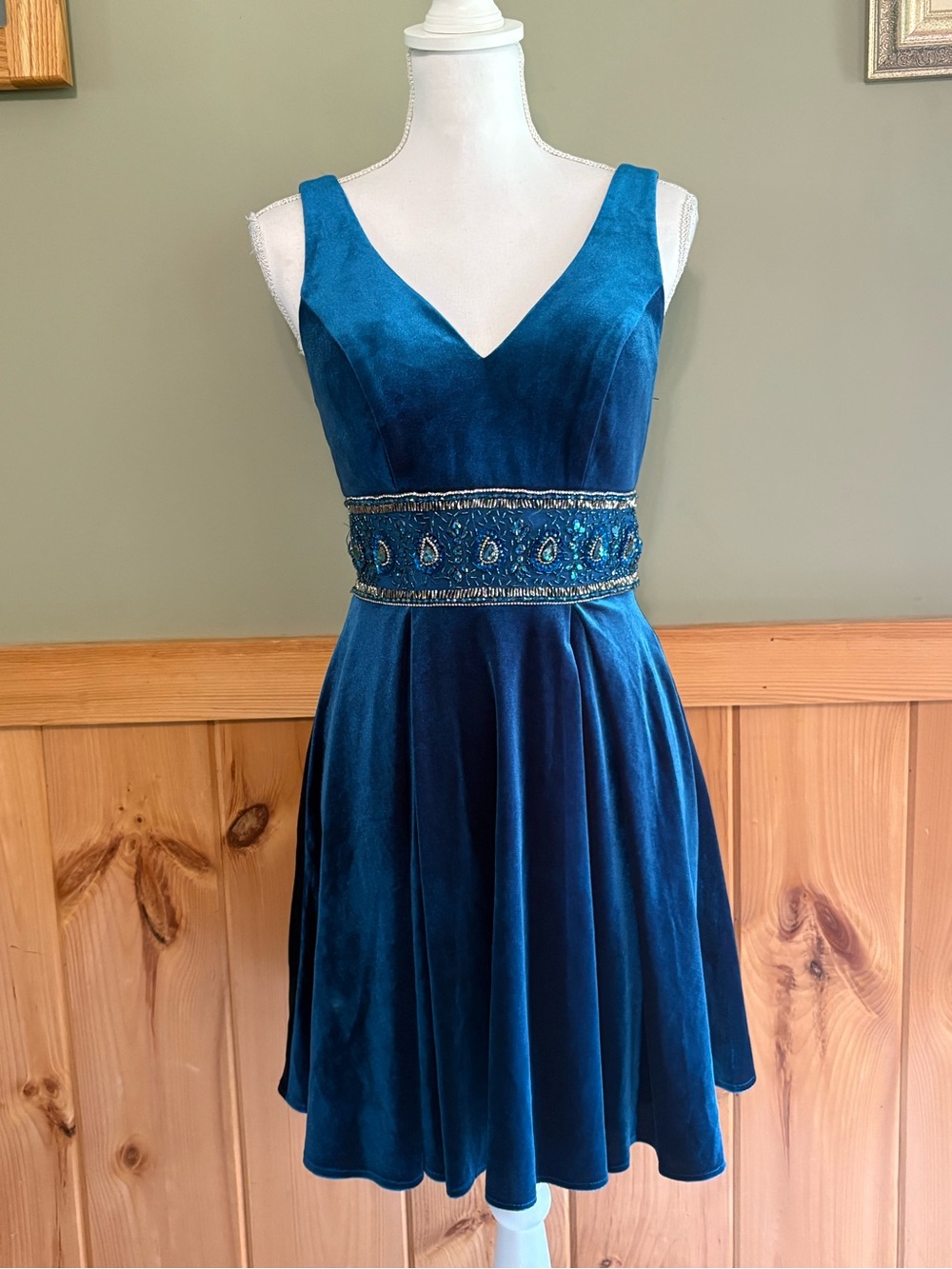 Lucci Lu V-Neck Teal Velvet Mini Dress with Beaded Waist size 4 NWT*